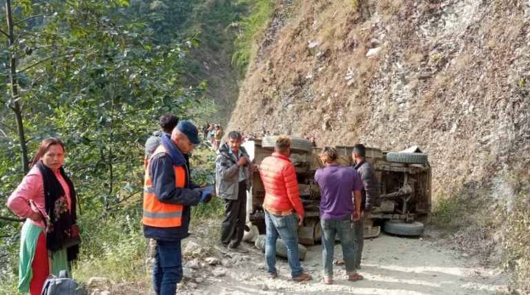 बेथानचोकमा बाेलेरो दुर्घटना हुदाँ ११ जना घाईते